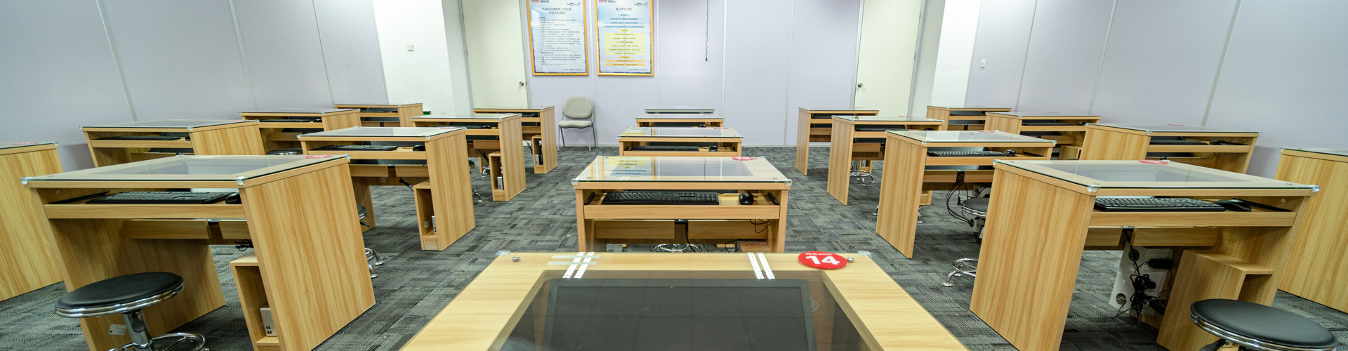 學(xué)員考試的機(jī)房